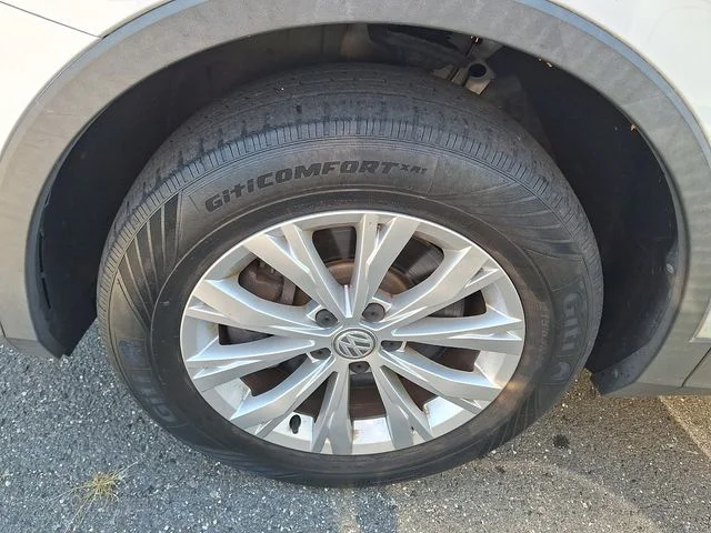 Used 2018  Volkswagen 2.0T S image 4