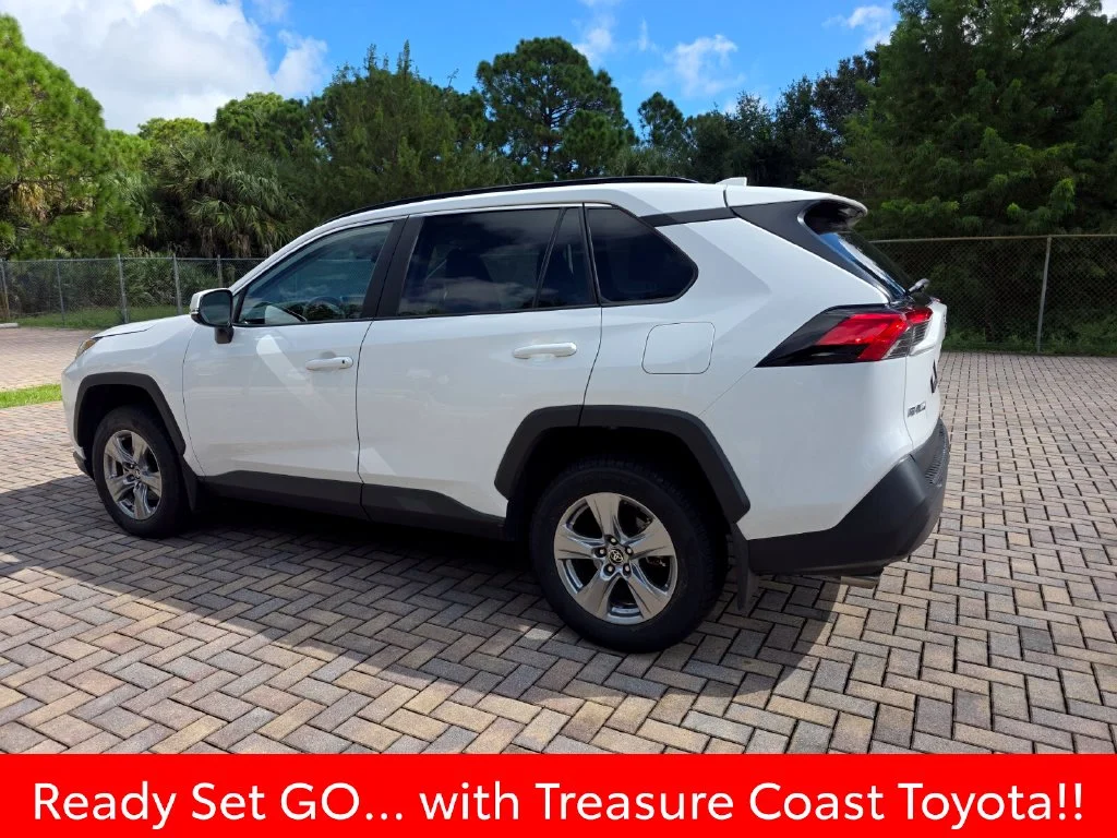 Used 2025 White Toyota XLE image 10