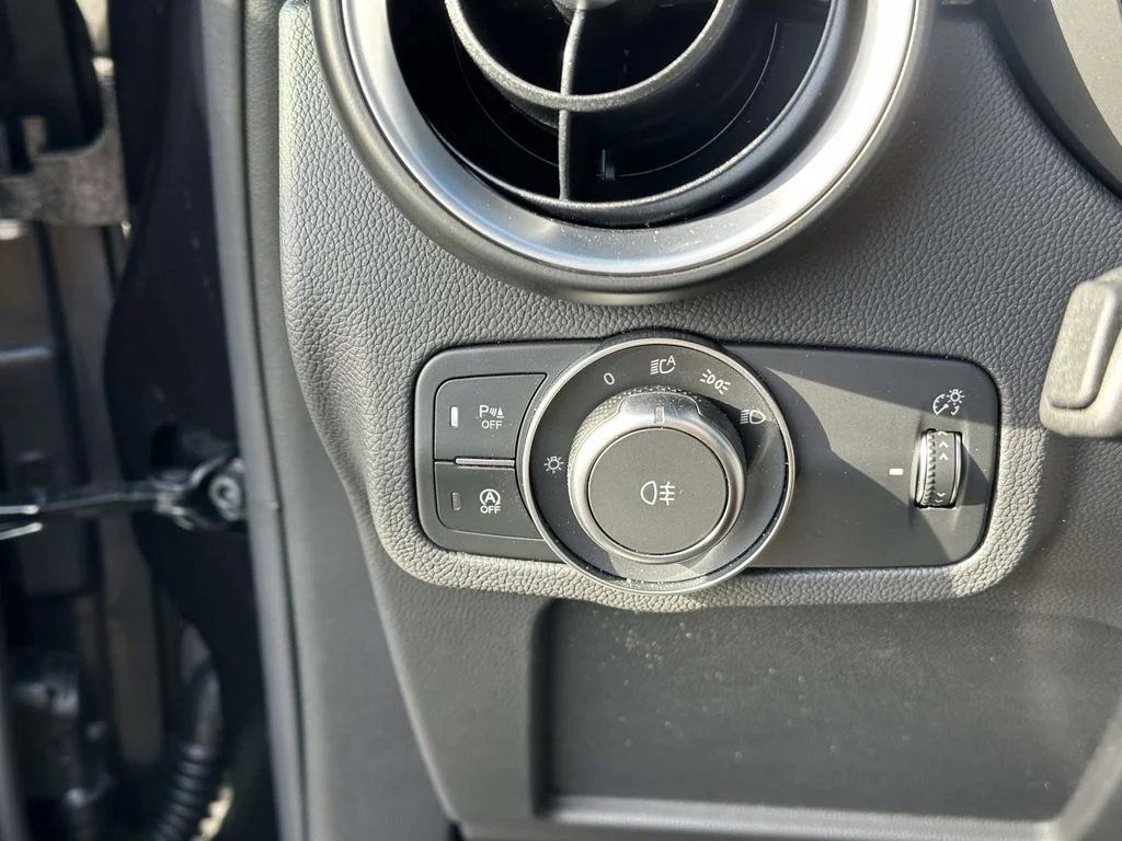 2025 Alfa Romeo Stelvio Base - Photo 22