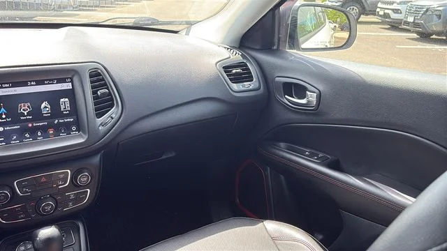 Used 2021 White Jeep Trailhawk image 24