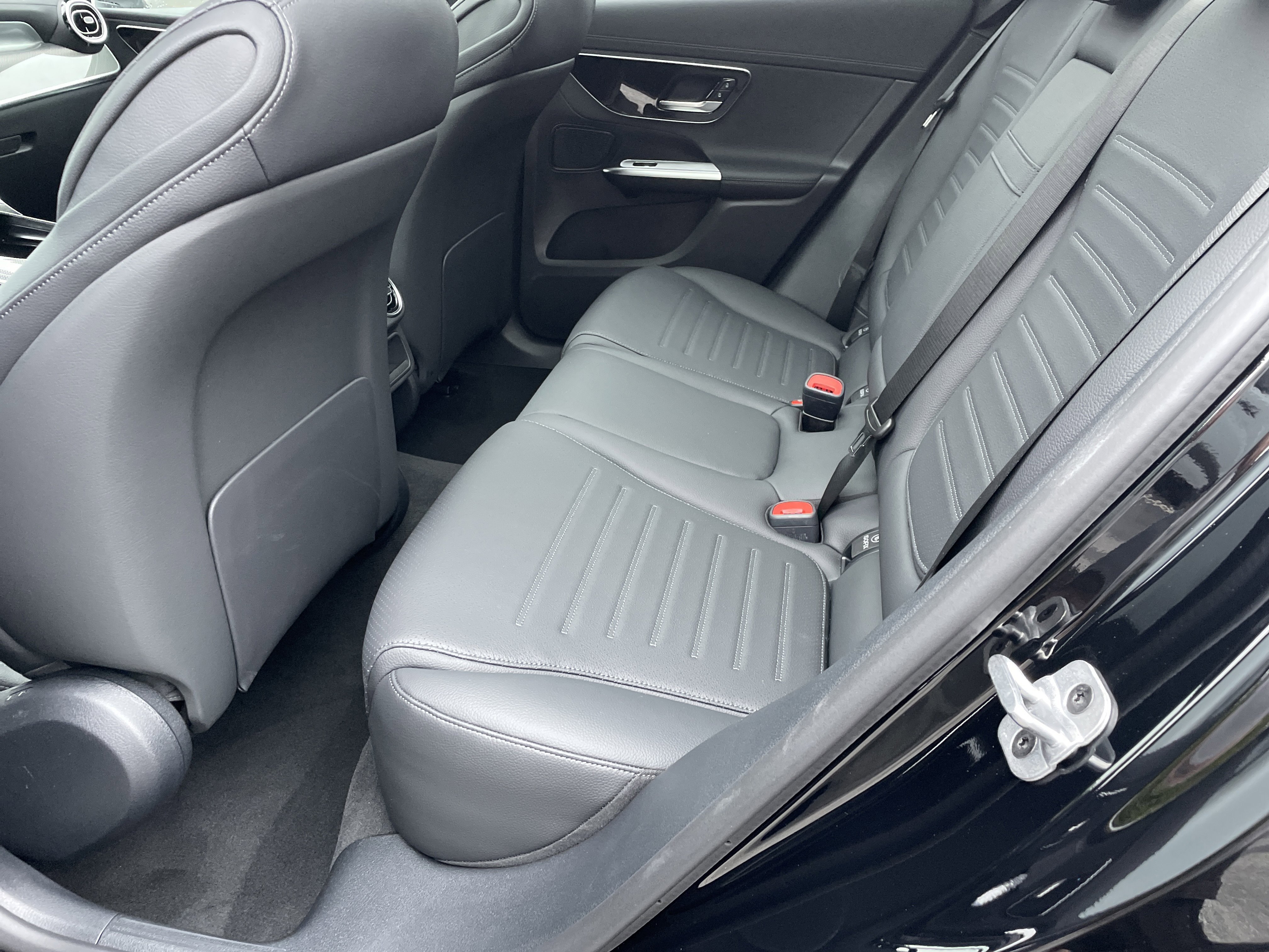 New 2026 Black Mercedes-Benz GLC 300 SUV image 36