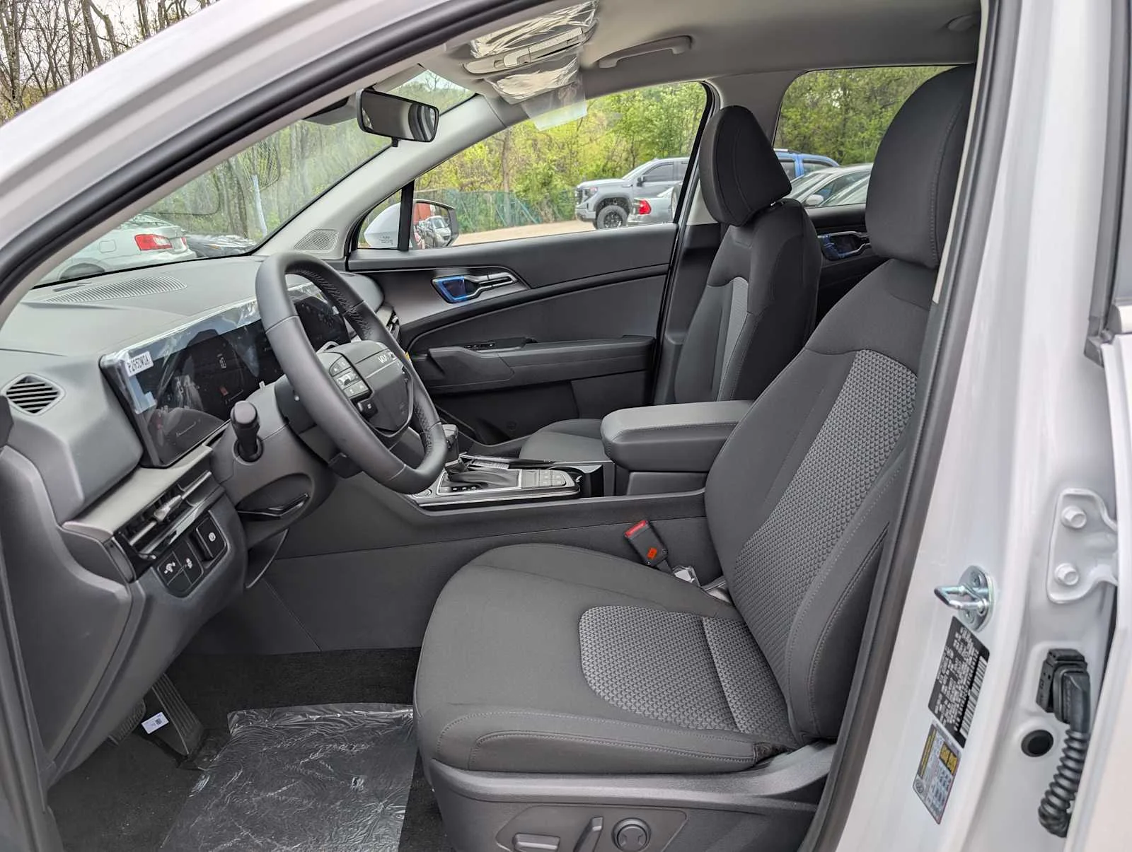 New 2026 Glacial White Pearl Kia LX image 4