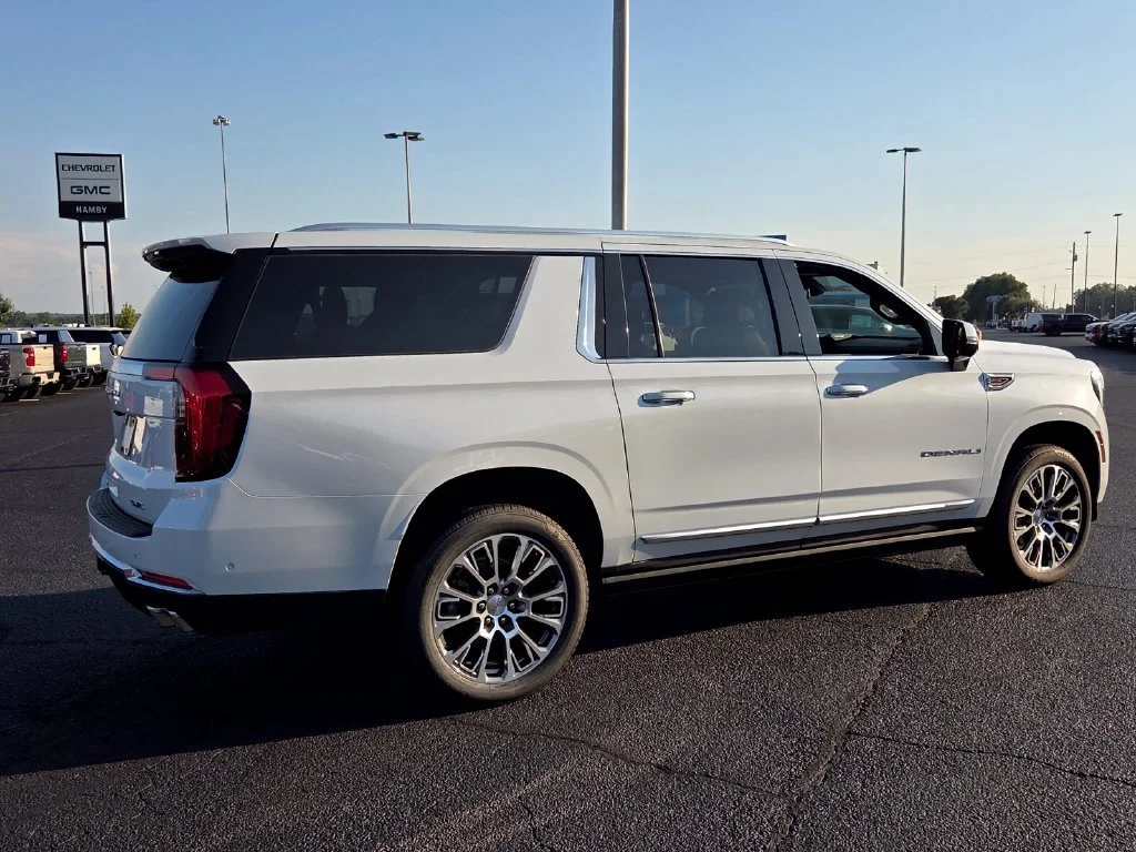 Used 2026 Glacier White Tricoat GMC Denali image 15