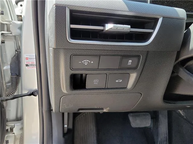 Used 2025 Aero Silver Hyundai SEL Front-Wheel Drive image 13