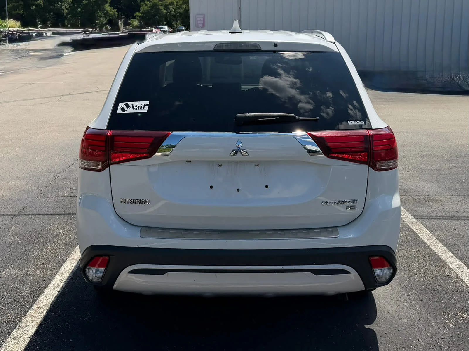 Used 2019 Pearl White Mitsubishi SEL image 4