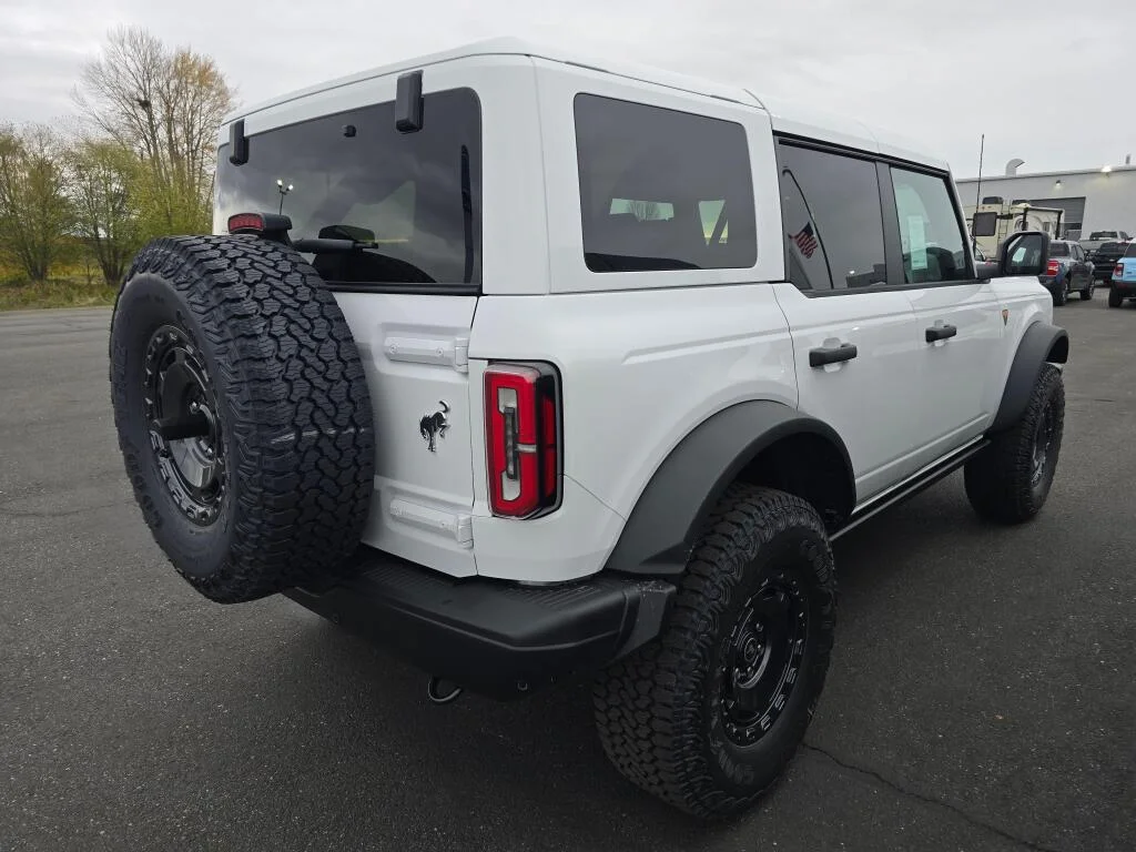 New 2025 Oxford White Ford Badlands® image 4