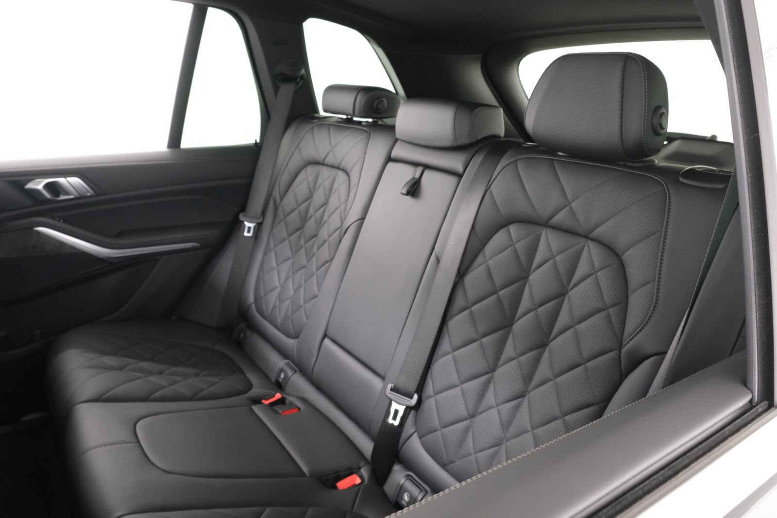 Certified Used 2024 Black Sapphire Metallic BMW xDrive40i image 32