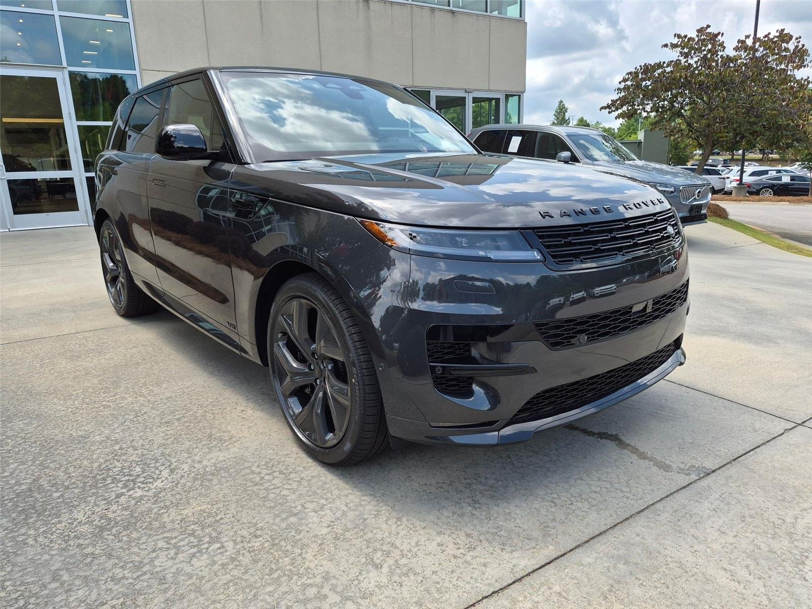 New 2026 Carpathian Grey Premium Metallic Land Rover Dynamic SE image 3