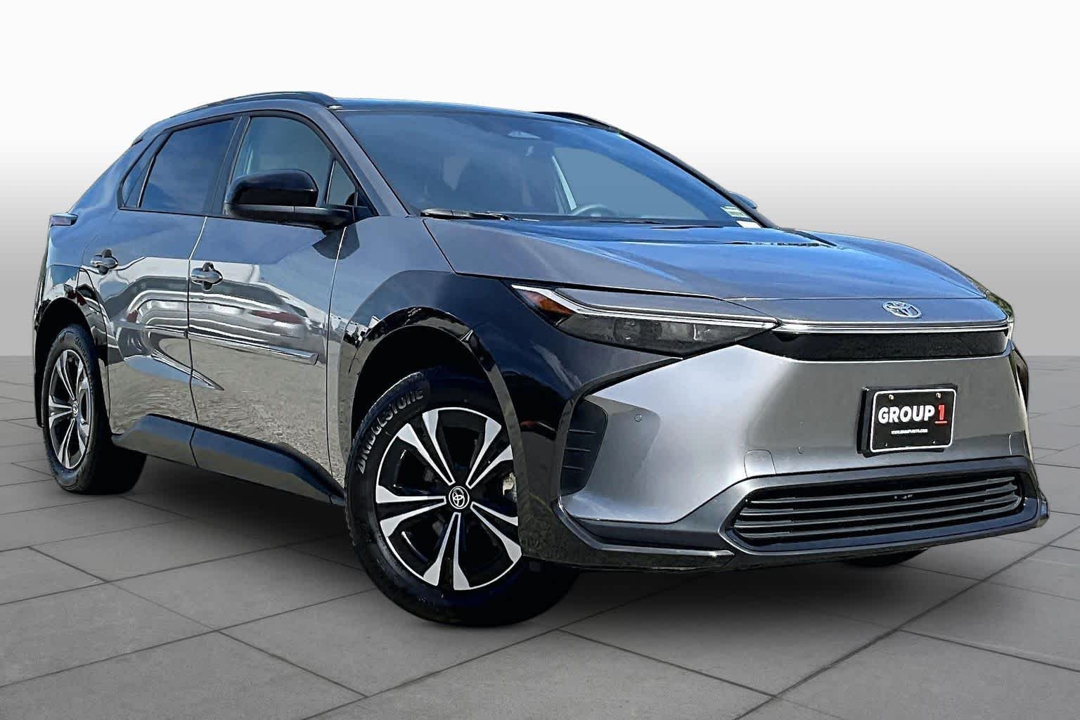 Certified Used 2024 Metal Toyota XLE image 2