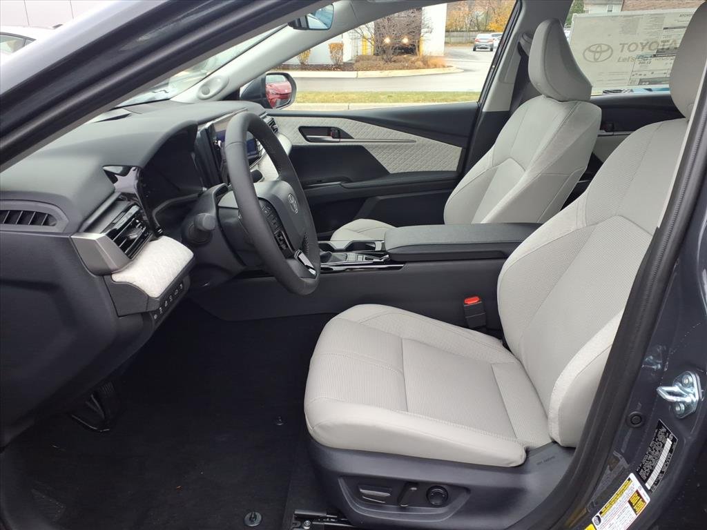 2026 Toyota Camry XLE - Photo 11