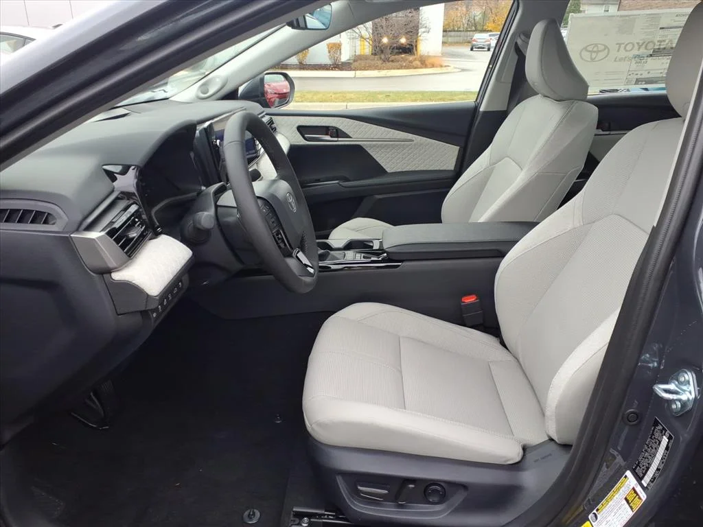 2026 Toyota Camry XLE - Photo 11