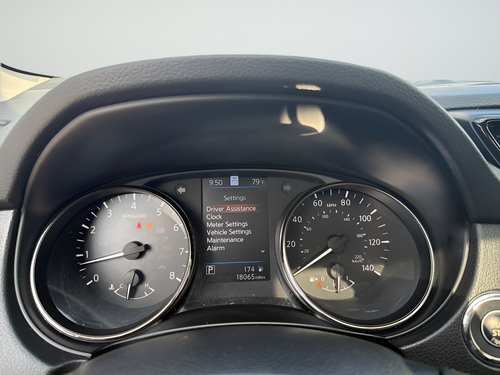 Used 2022 Silver Nissan SL image 29