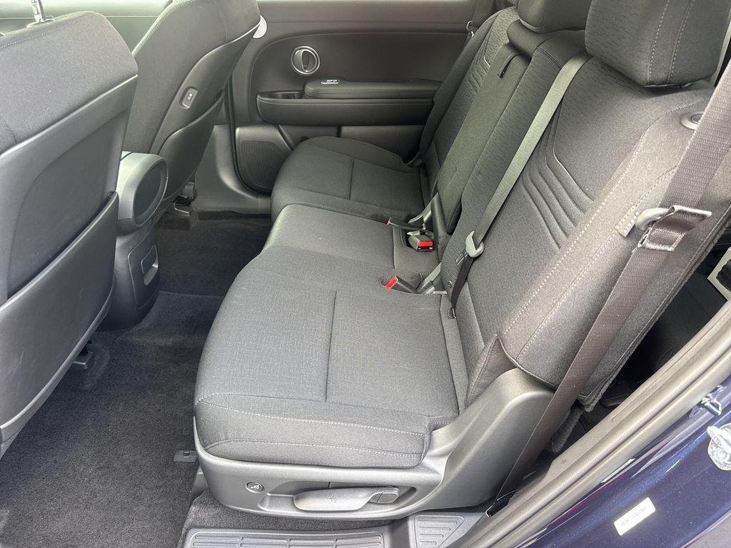 New 2026 Blue Hyundai SE FWD image 20