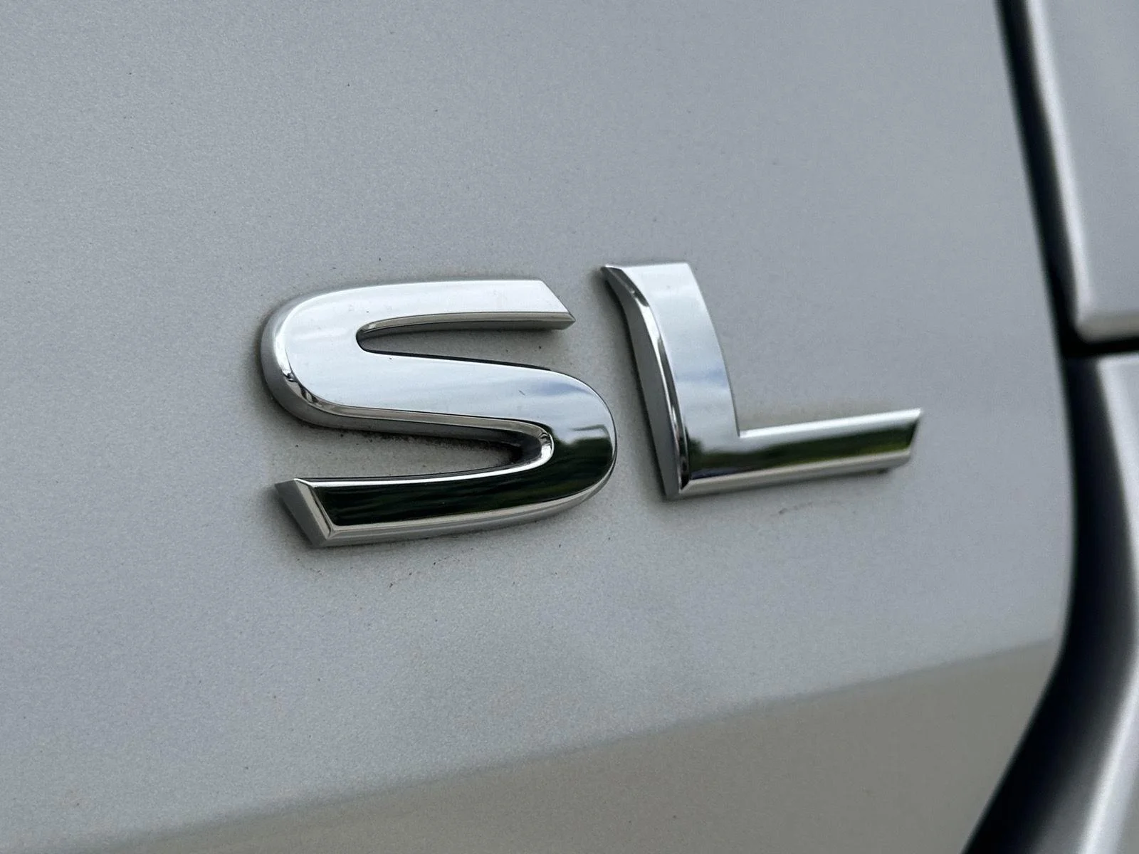 Used 2017 Brilliant Silver Nissan SL image 14