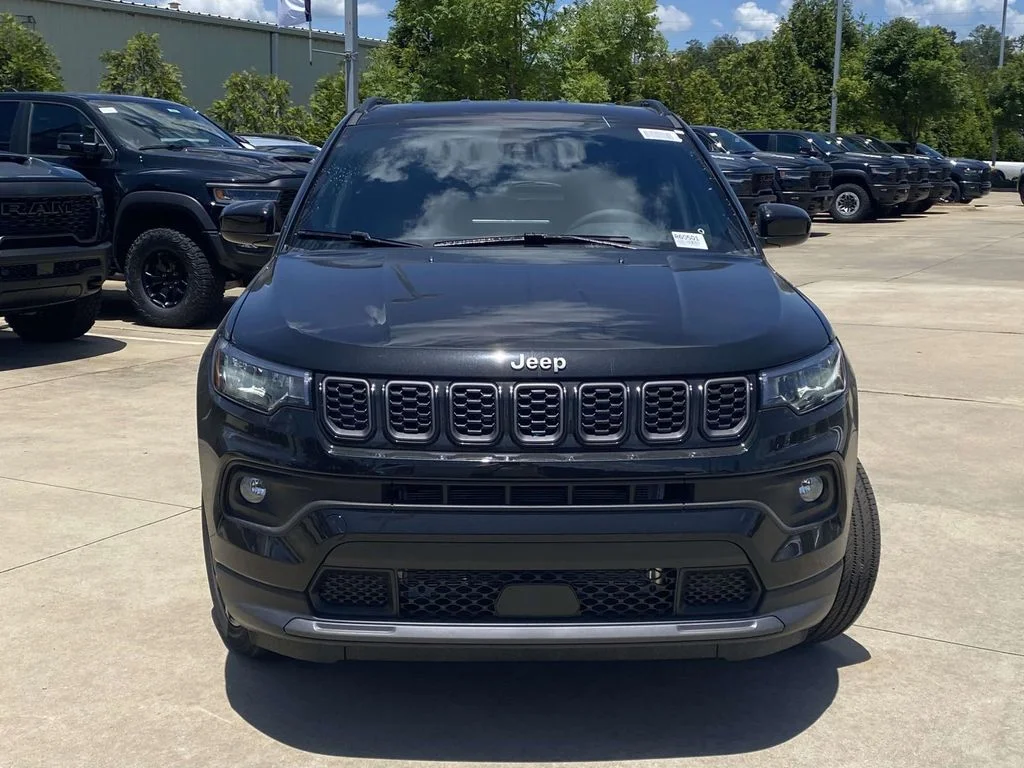 New 2026 Diamond Black Crystal Pearlcoat Jeep Latitude Altitude image 33