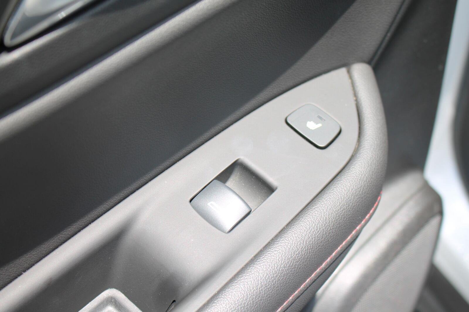 Used 2025 Iridescent Pearl Tricoat Chevrolet RS image 30