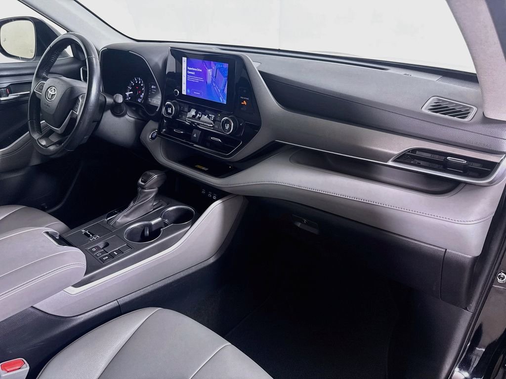 Used 2023 Midnight Black Metallic Toyota XLE image 31