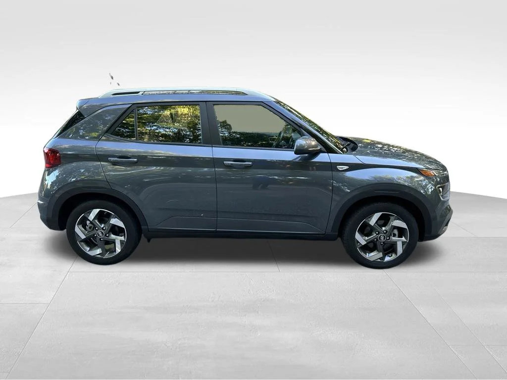 Used 2024 Gray Hyundai SEL image 7