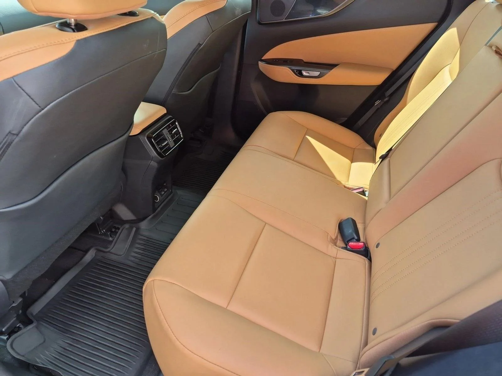 2025 Lexus NX 250 - Photo 18