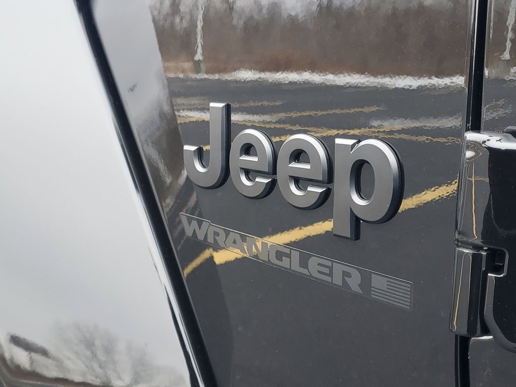 New 2026 Black Clear-Coat Exterior Paint Jeep Sahara image 6