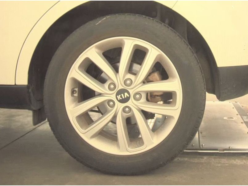 Used 2019 Clear White Kia + image 22