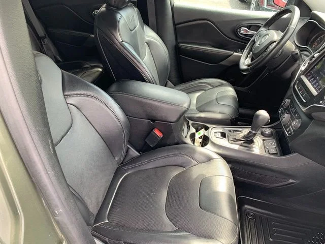 Used 2021 Green Jeep Latitude Lux image 12
