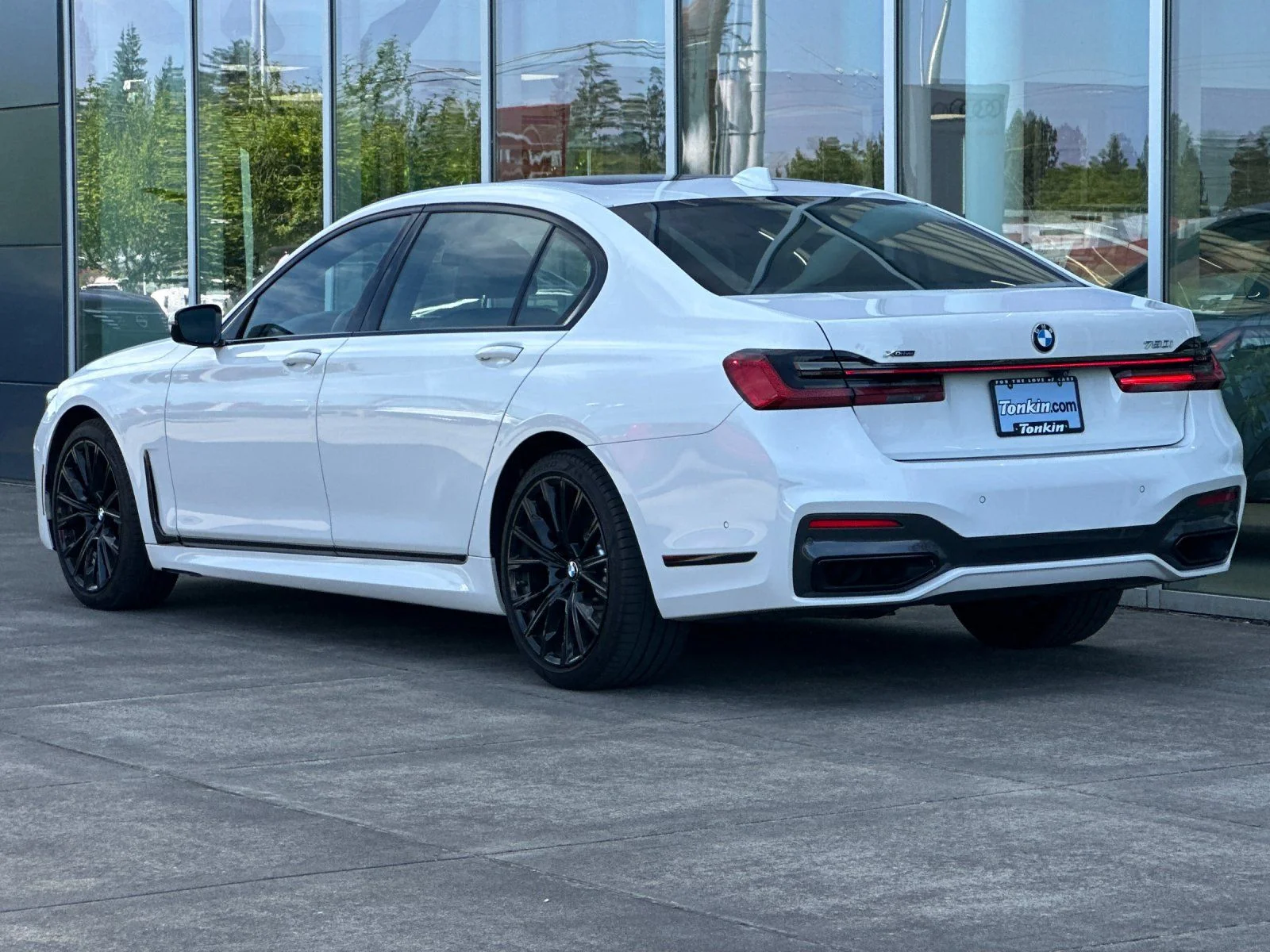 Used 2020 Alpine White BMW 750i xDrive image 5