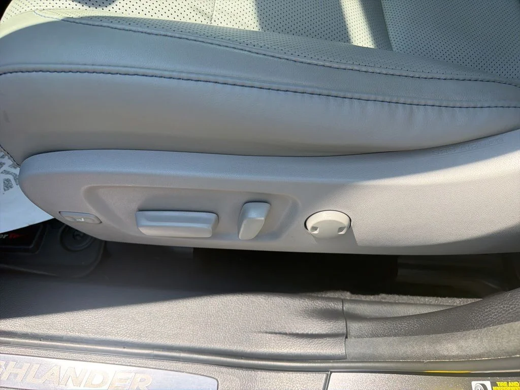 Used 2018 Gray Toyota Limited image 24