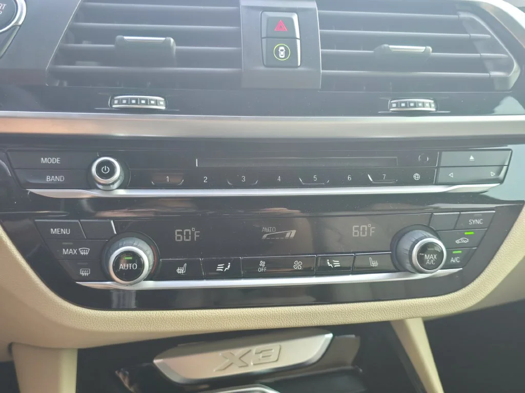 Used 2019 White BMW sDrive30i image 33