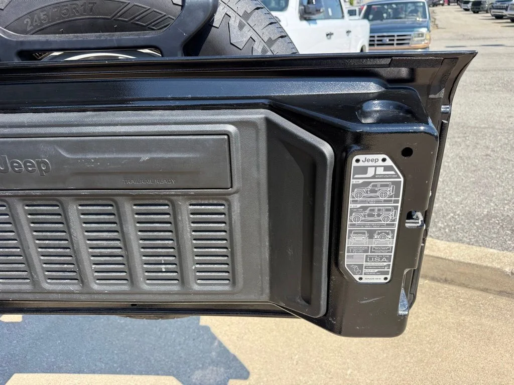 Used 2024 Black Jeep Sport S image 27