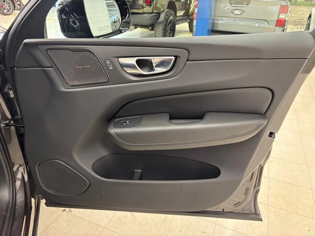 2024 Volvo XC60 Plus - Photo 16