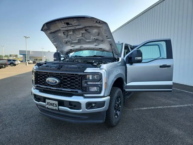 Used 2023 Silver Ford XL image 31