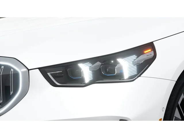 New 2027 Mineral White Metallic BMW  image 6