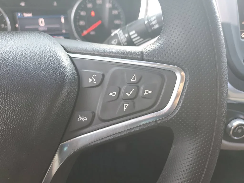 Used 2020 SILVER ICE METALLIC Chevrolet LT image 20