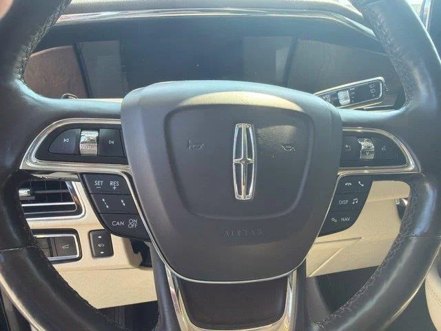 Used 2021 Black Lincoln Reserve image 11