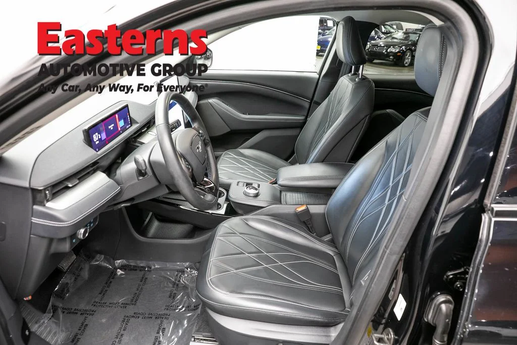 Used 2021 Black Ford Select image 14