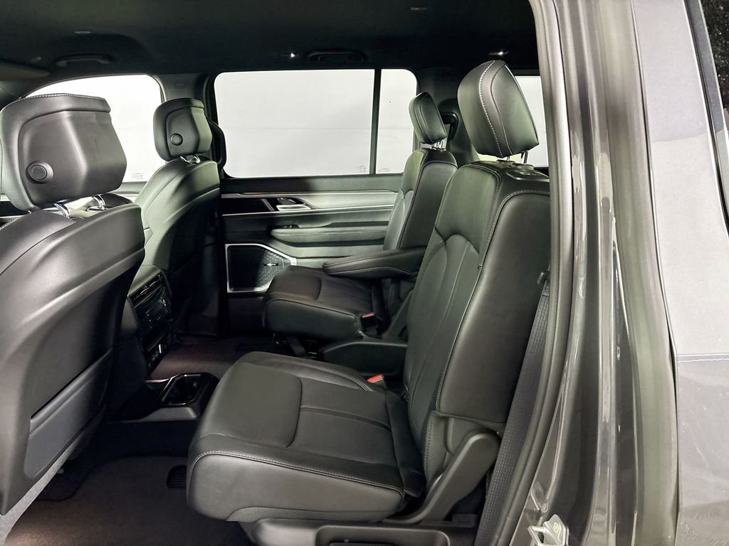 New 2026 Baltic-Gray Metallic Clear-Coat Exterior Paint Jeep Limited Altitude image 20