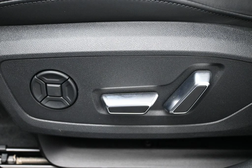 Used 2026 Black Audi 4.0T image 9