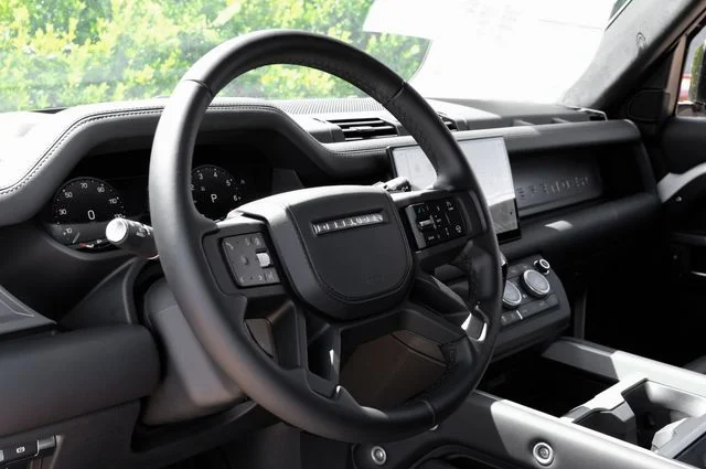 2025 Land Rover Defender V8 - Photo 22