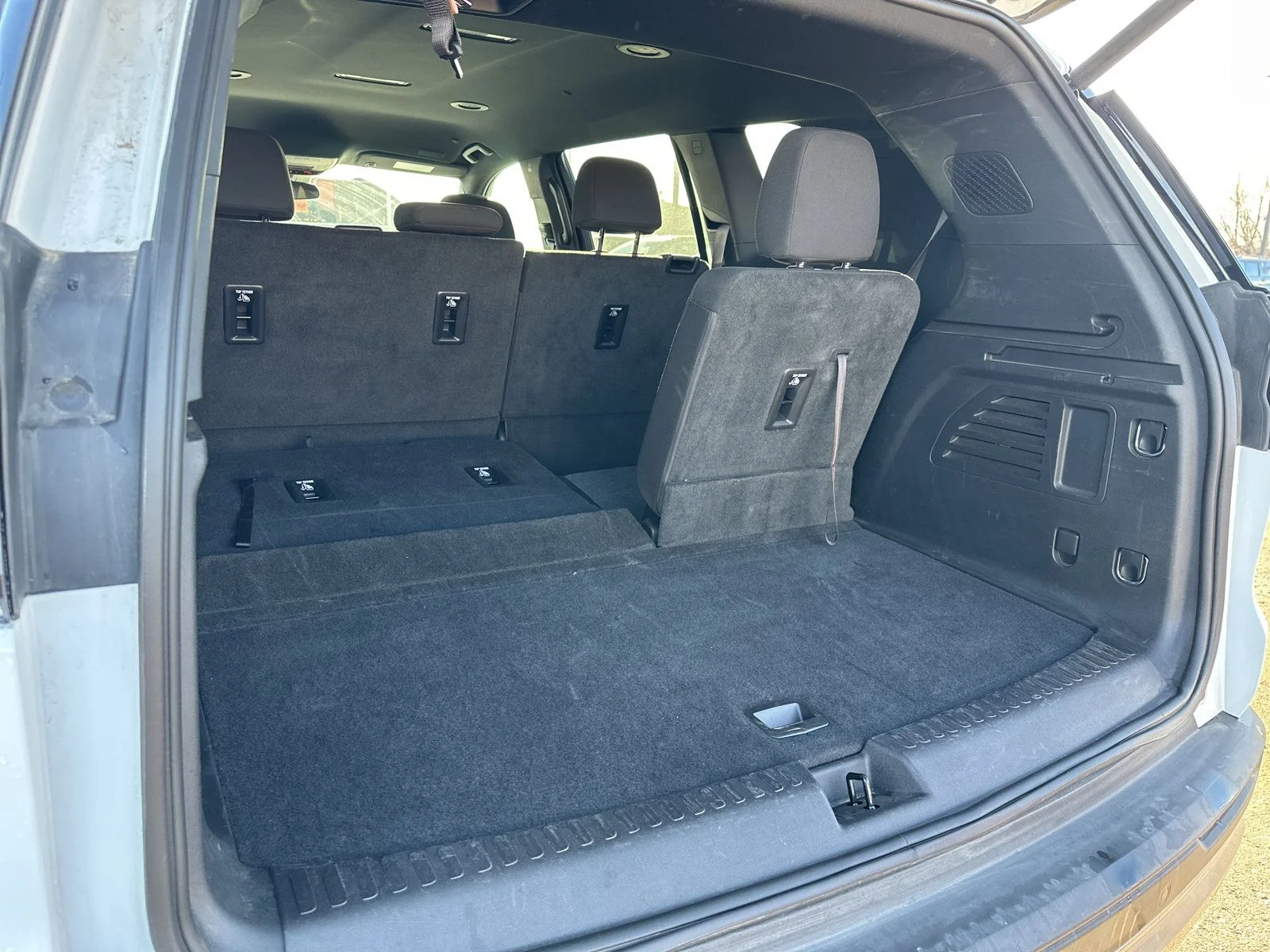 Used 2025 White GMC Elevation image 19