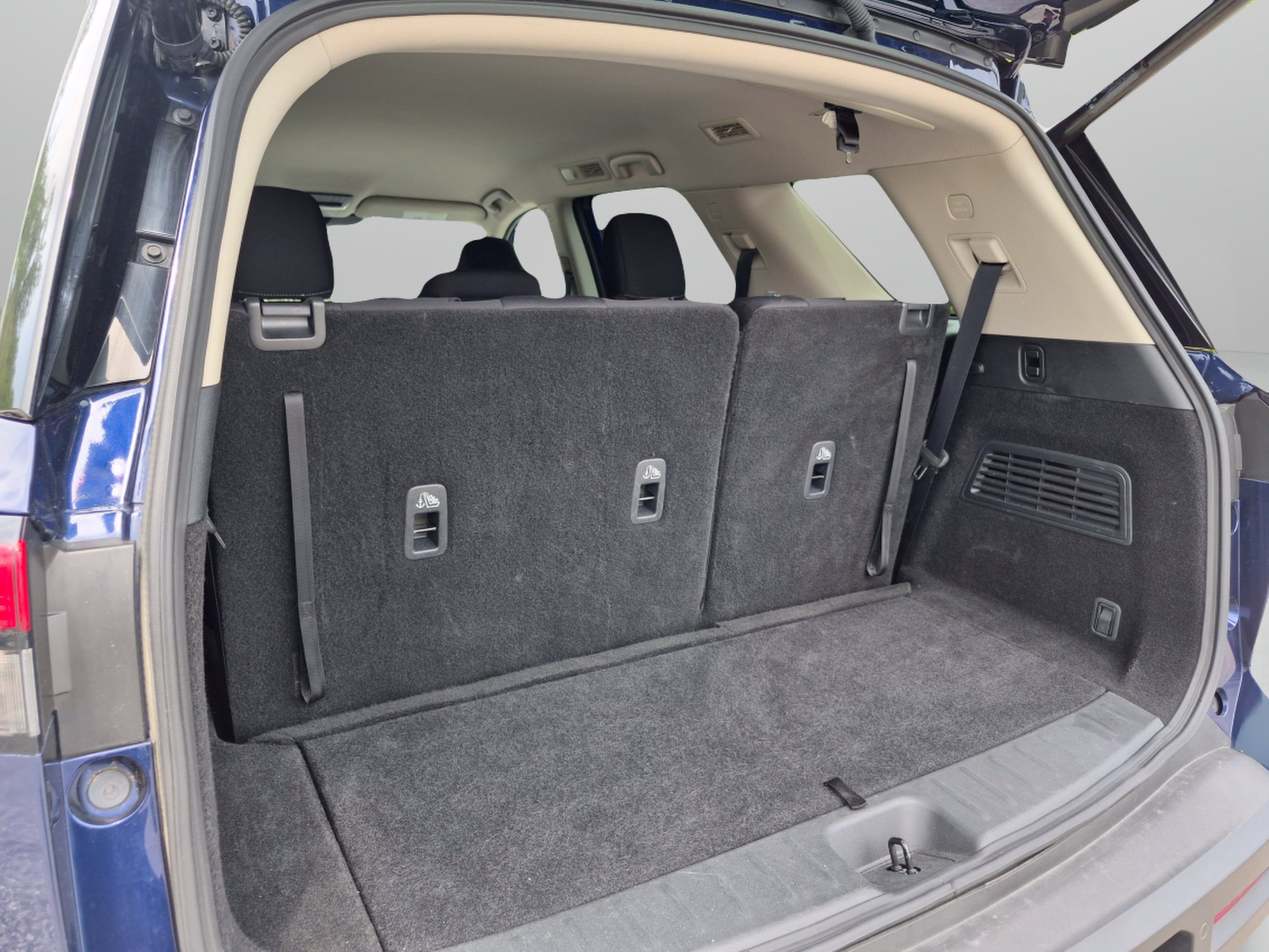 2025 Nissan Pathfinder SV - Photo 11