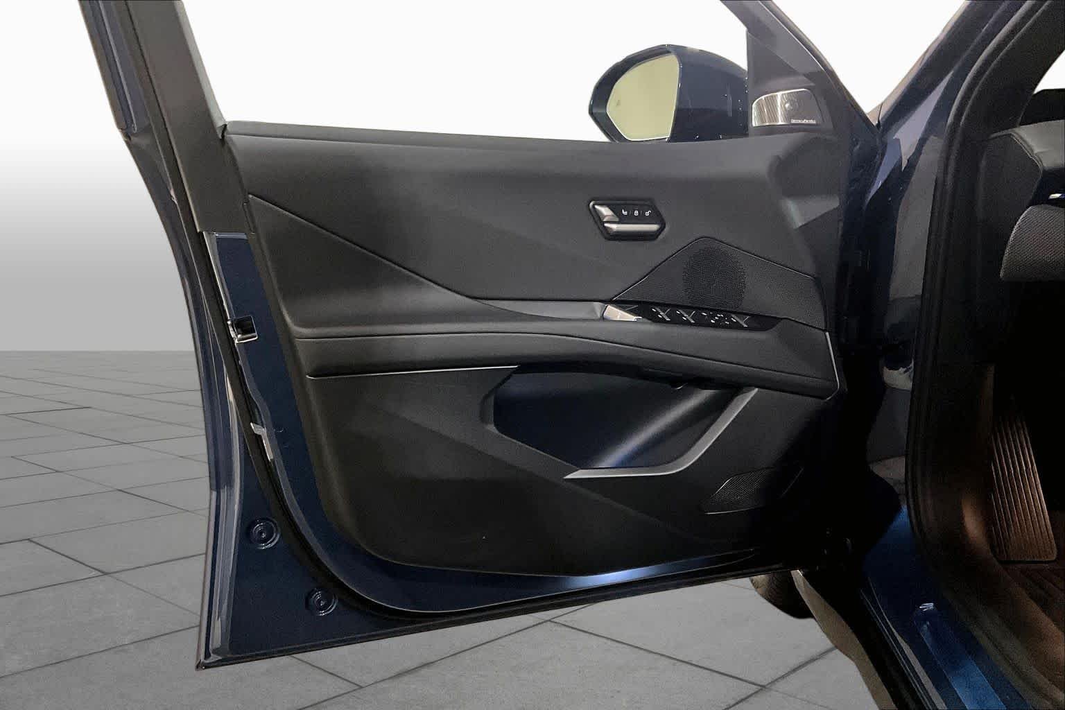 New 2027 Ocean Wave Blue Metallic BMW 50 xDrive image 11