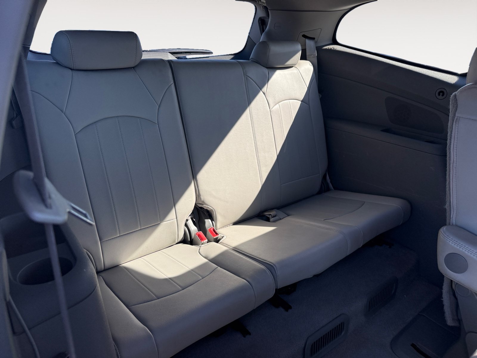 Used 2014 Cyber Gray Metallic Chevrolet LTZ image 19