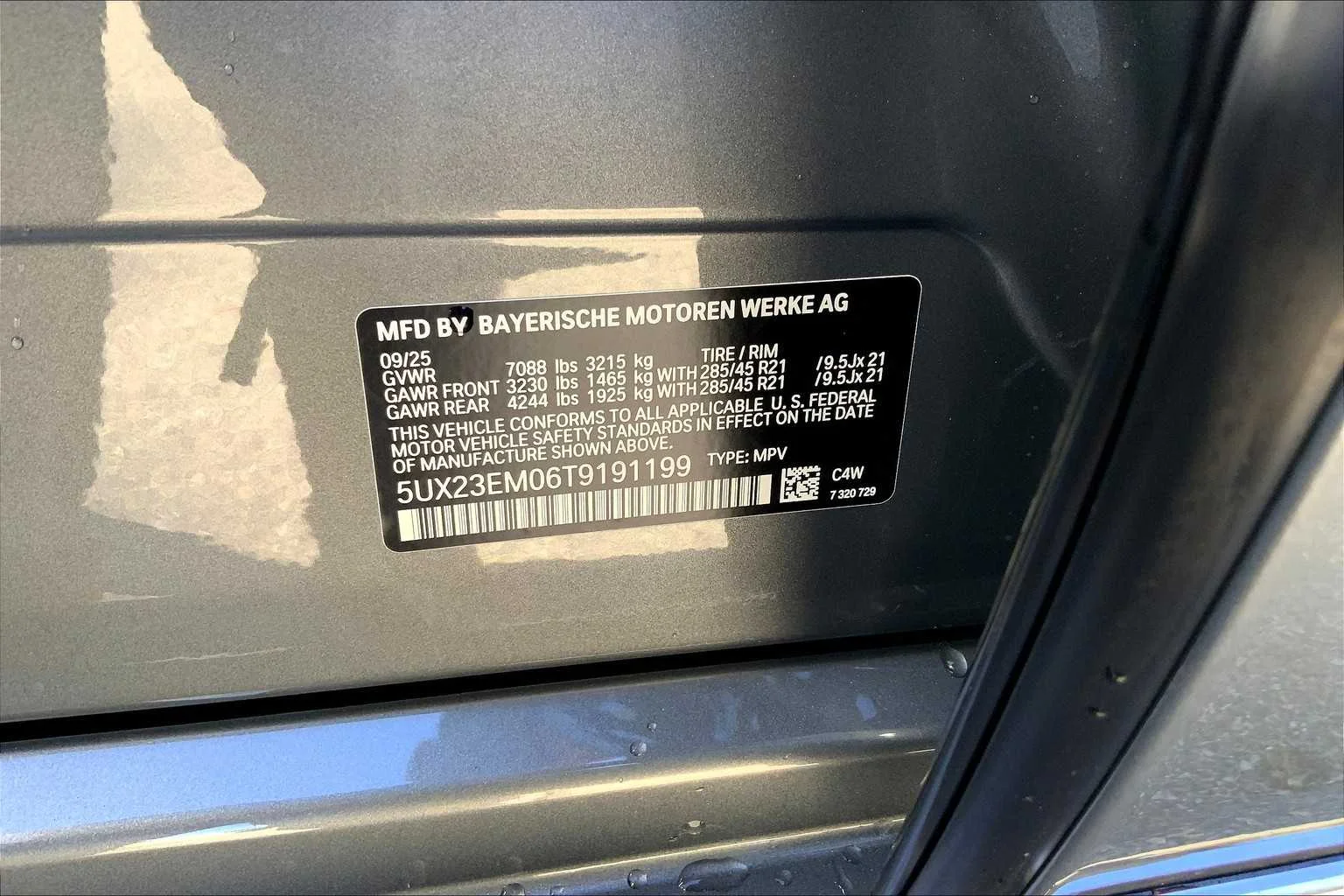 Used 2026 Skyscraper Grey Metallic BMW xDrive40i image 18