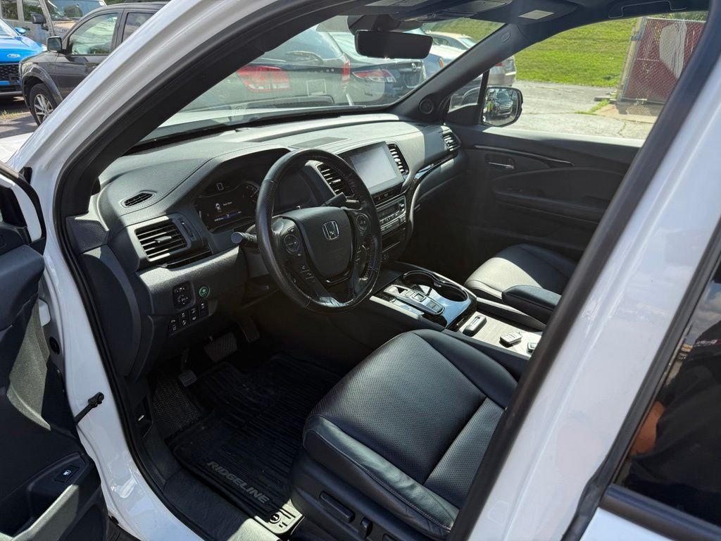 Certified Used 2023 Platinum White Pearl Honda Black Edition image 8