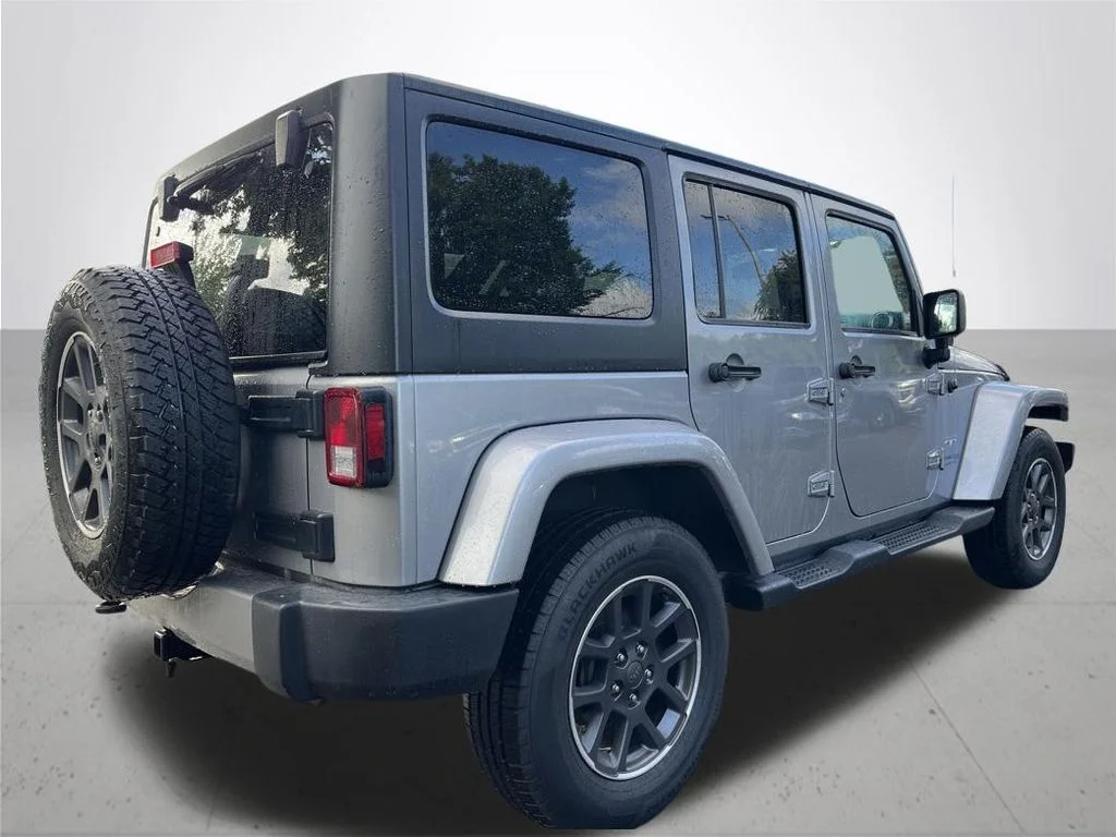 Used 2018 Silver Jeep Unlimited Sahara image 5