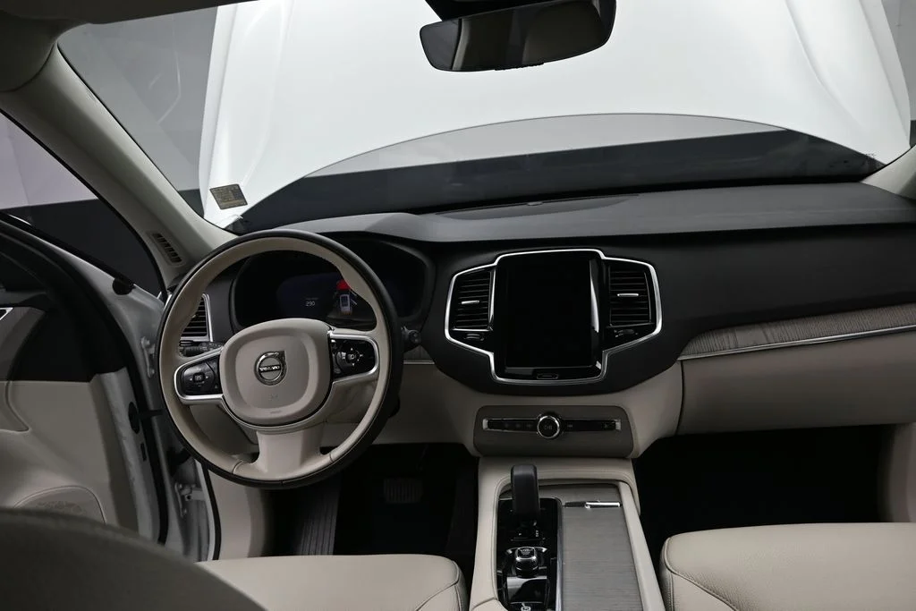 Certified Used 2025 Crystal White Volvo Plus image 23