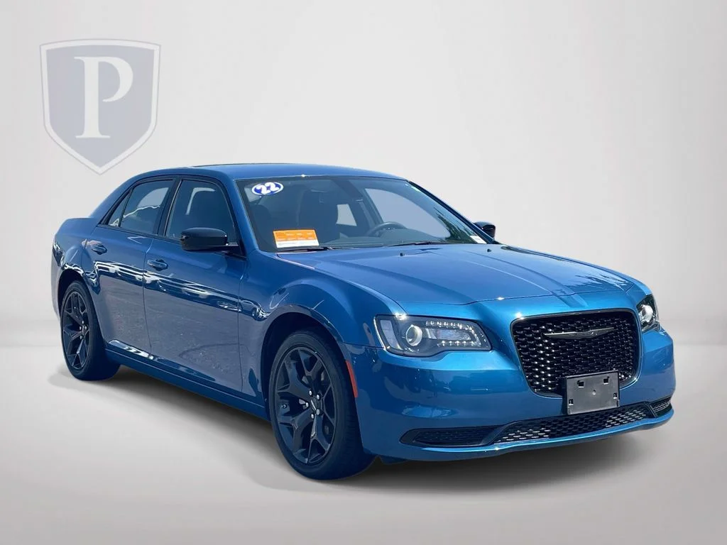 Certified Used 2022  Chrysler Touring image 2
