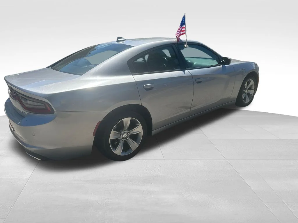 Used 2018 Silver Dodge V6 image 28