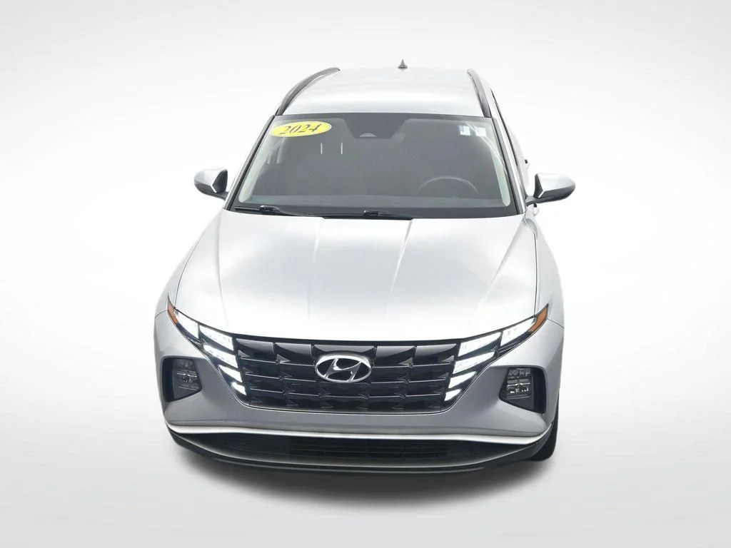 Used 2024 Silver Hyundai SEL image 32